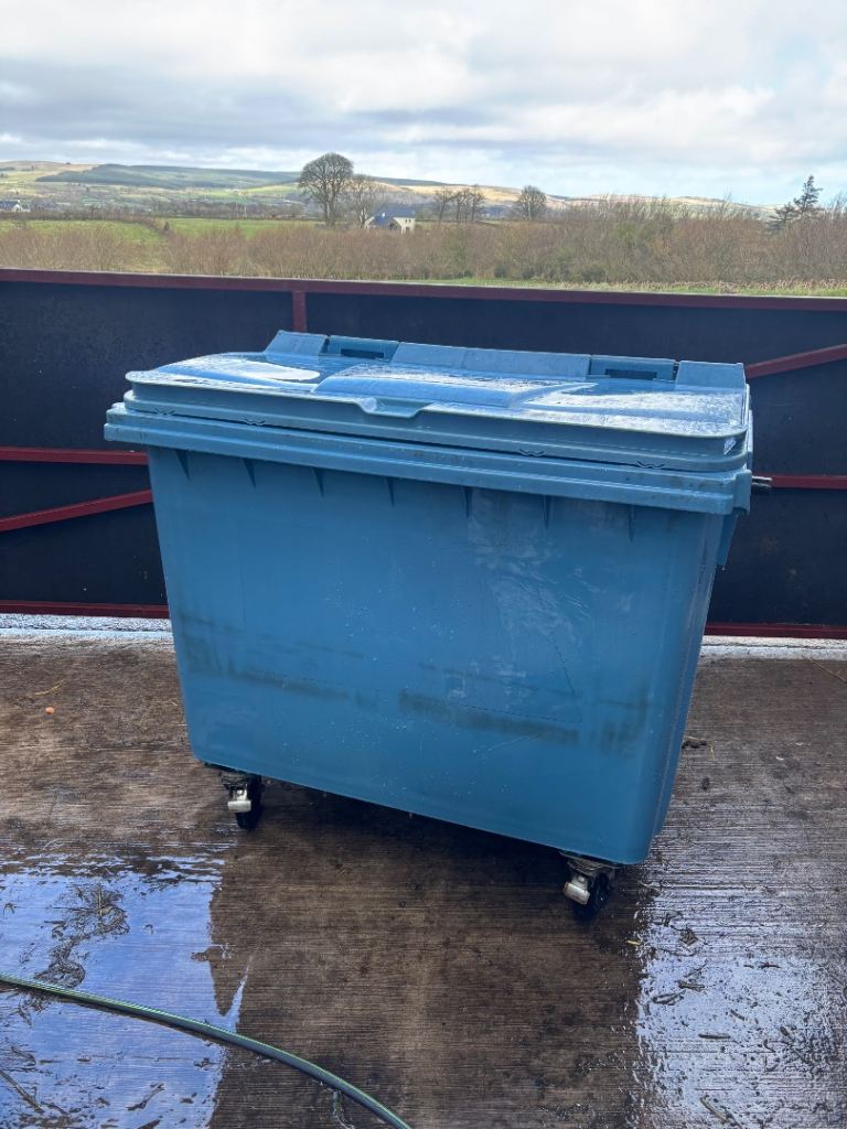 660L Blue Wheelie Bin