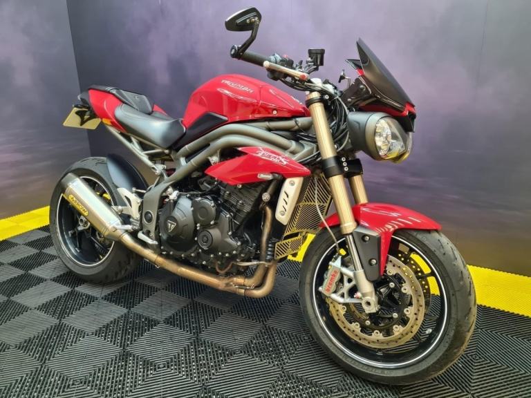 Triumph Speed Triple S 1050 Red