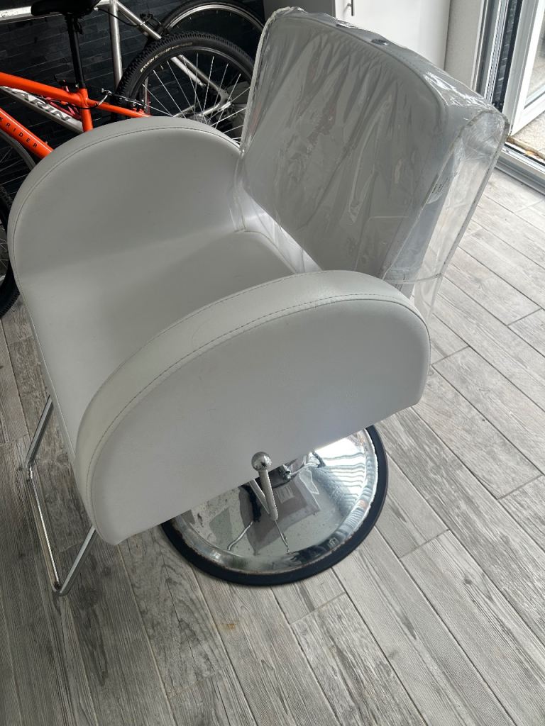 White Adjustable Salon Chair 