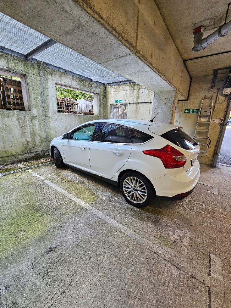 Ford, FOCUS, Hatchback, 2012, Manual, 1560 (cc), 5 doors
