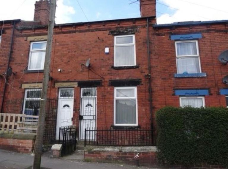 Newly Refurbished 3 Bedroom House to rent – Hovingham Grove, Leeds, LS8