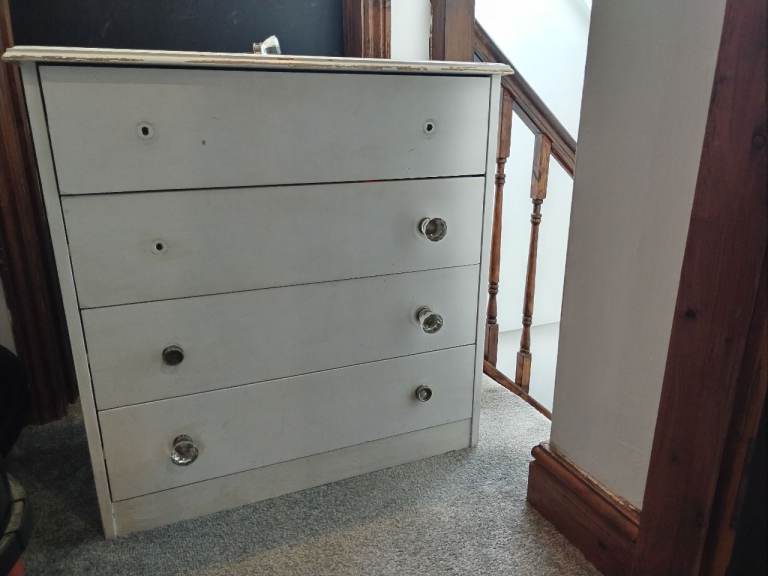 FREE WHITE CHEST OF DRAWERS 