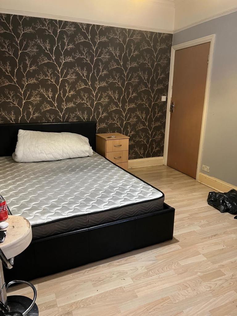 £900 pcm Furnished Room to Rent NW2 6TE