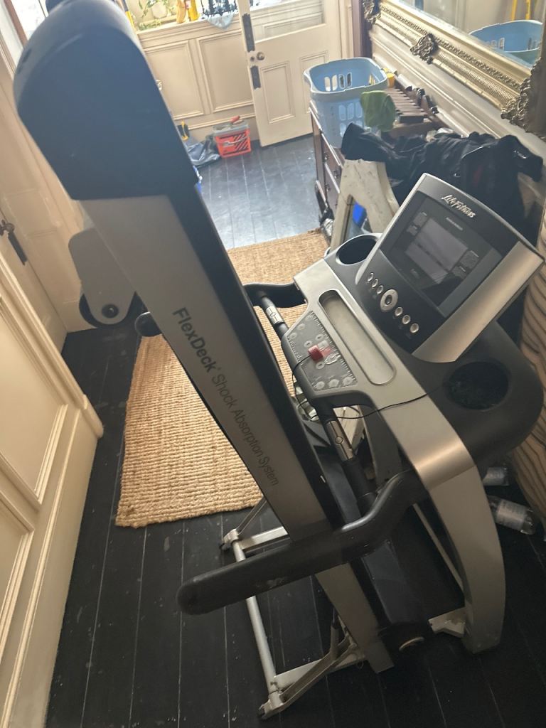 Life Fitness FlexDeck Treadmill – Good Condition