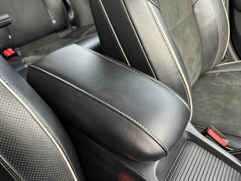 2016 Volvo V40 2.0 D2 R-Design Nav Hatchback 5dr Diesel Manual Euro 6 (s/s) (120 ps) Hatchback Di...