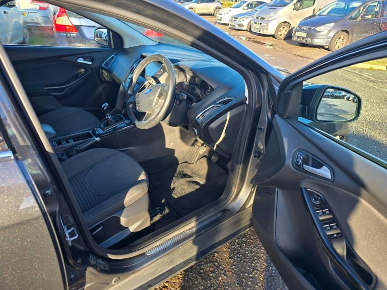 2016 Ford Focus 1.0 EcoBoost 125 Titanium 5dr HATCHBACK PETROL Manual