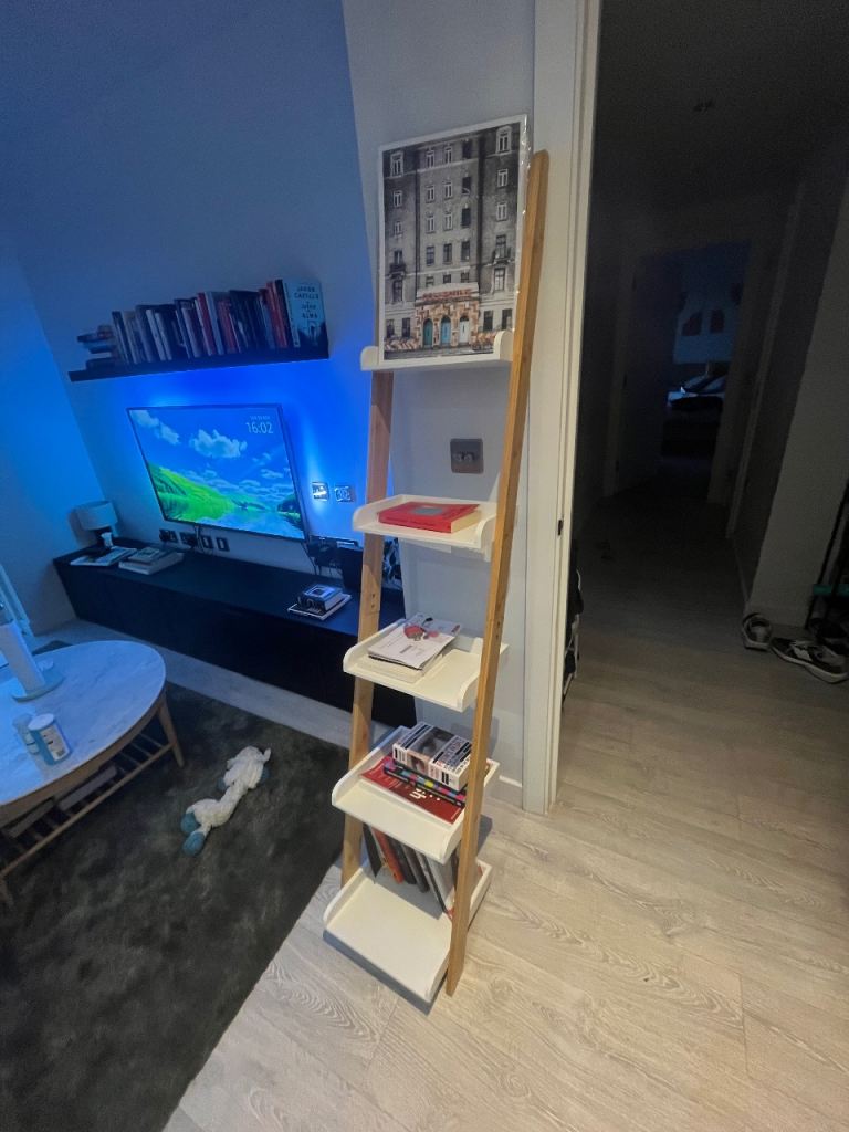 Bookshelves for free