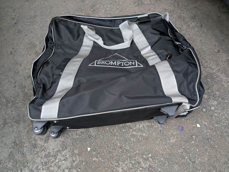 Brompton folding bike travel bag with wheels