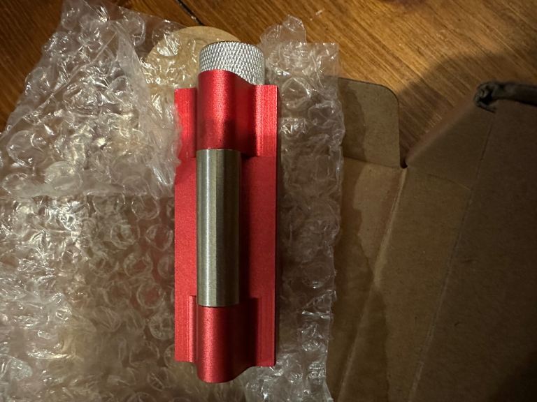 New guide for honing chisels