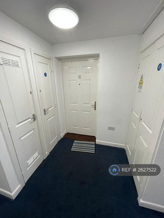 1 bedroom flat in Hengist Way, Wallington, SM6 (1 bed) (#2627522)