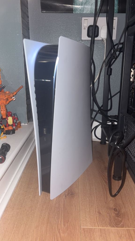 PS5 digital edition & controller w charging wire