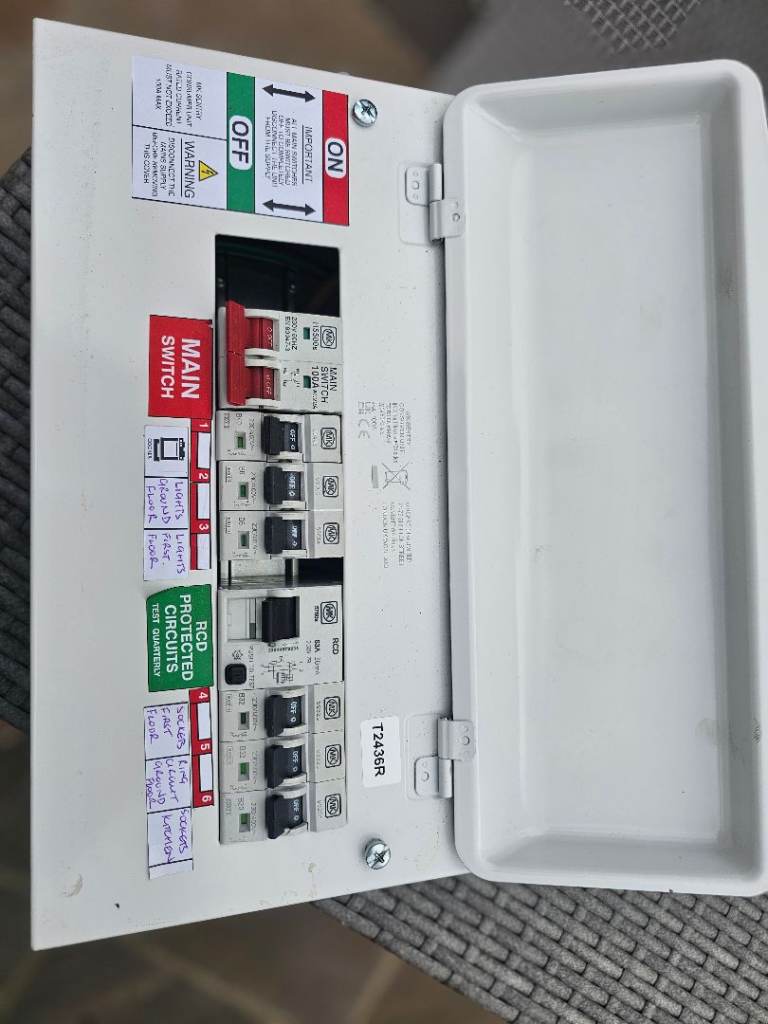 Domestic Consumer Unit / Fuse Box - Good Condition