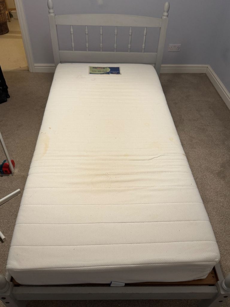 Solid wood single bed