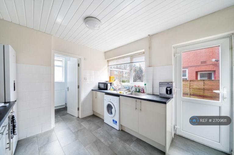 5 bedroom house in Thackeray Road, Southampton, SO17 (5 bed) (#2709611)