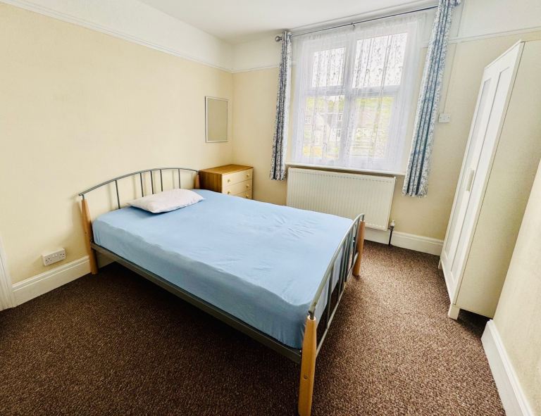 Furnished room available for rent Gillingham .