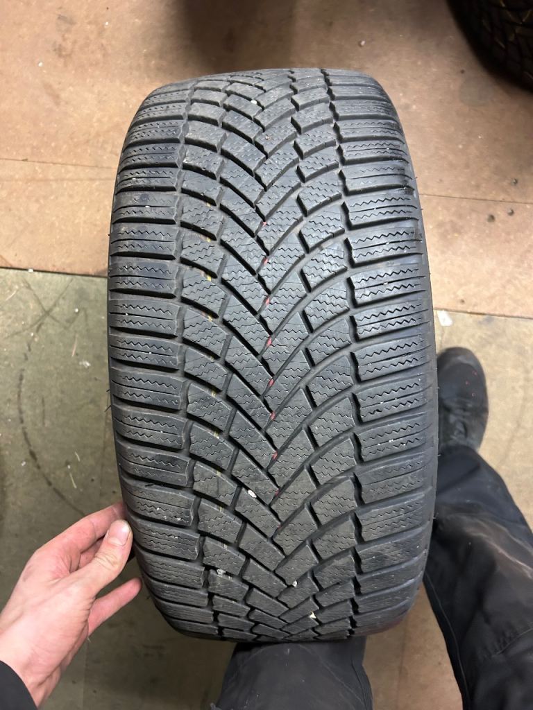 235/40/18 part worn winter tyre