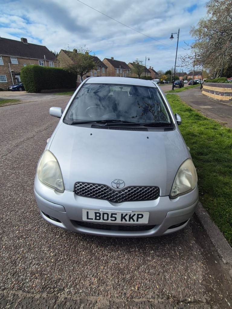 Toyota yaris vvti colour collection 