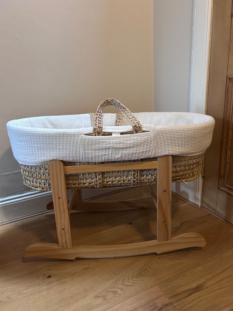 Moses Basket with rocking Stand 