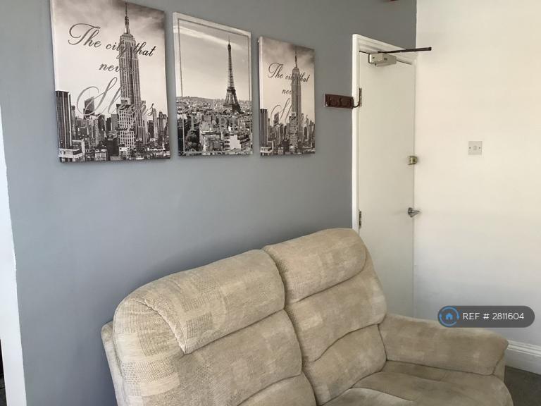 Studio flat in Windsor Crescent, Bridlington, YO15 (#2811604)