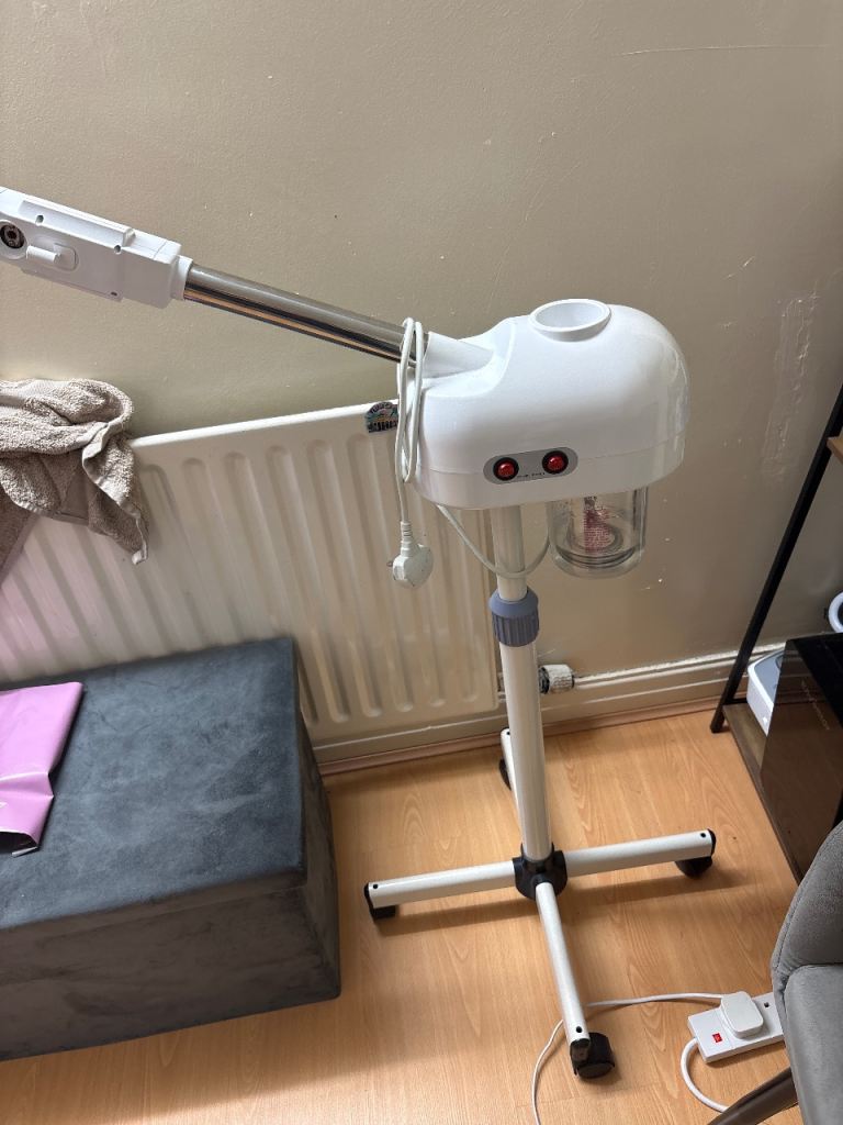 Hair and Facial Steamer – Good Condition