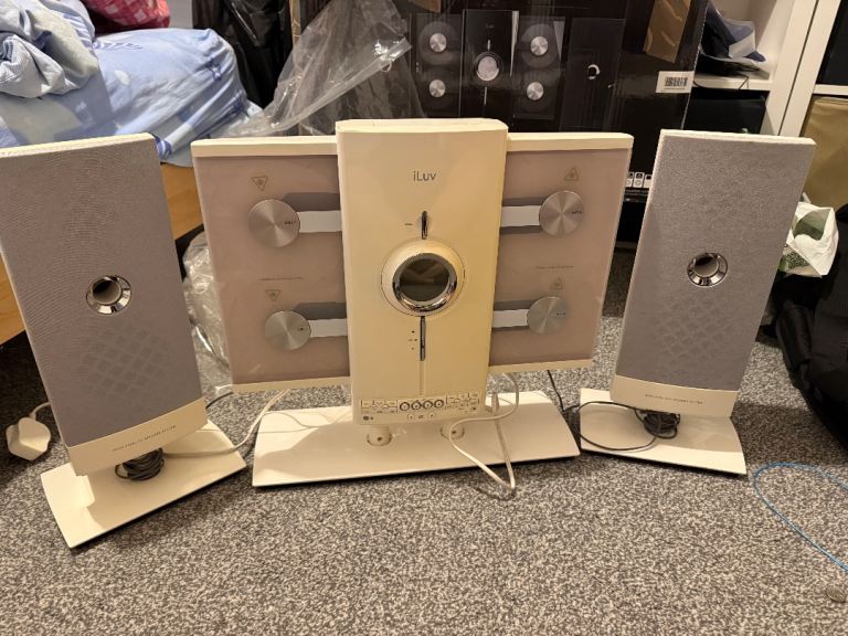 image for Iluv i9200WHT 4XCD and iPod dock