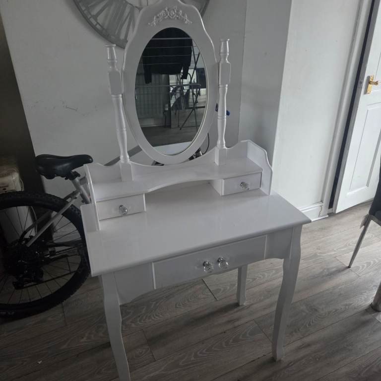 Vanity table 