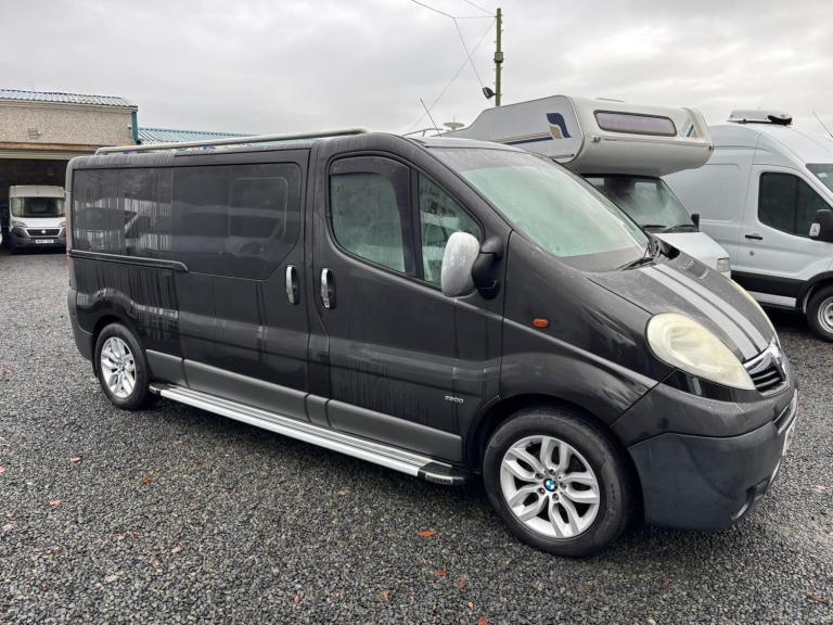 Vauxhall vivaro 2 berth camper 5 seats and 5 belts in good condition 