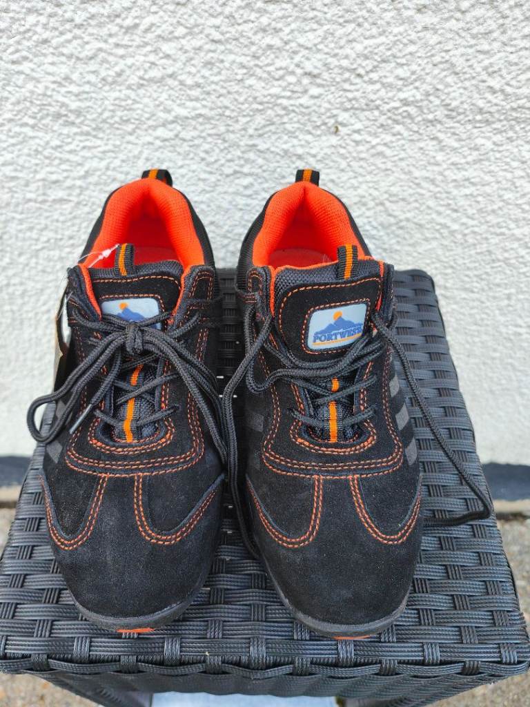 Safety trainers size 7 