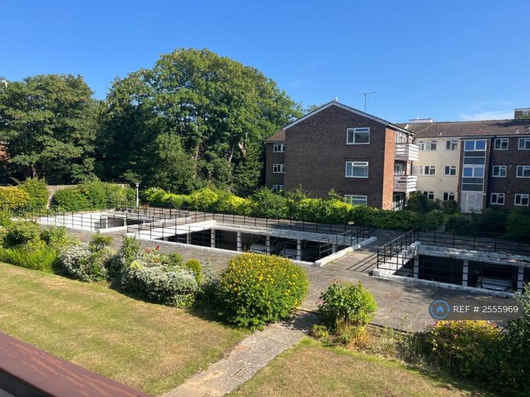 3 bedroom flat in Athelney Court, Bournemouth, BH1 (3 bed) (#2555969)