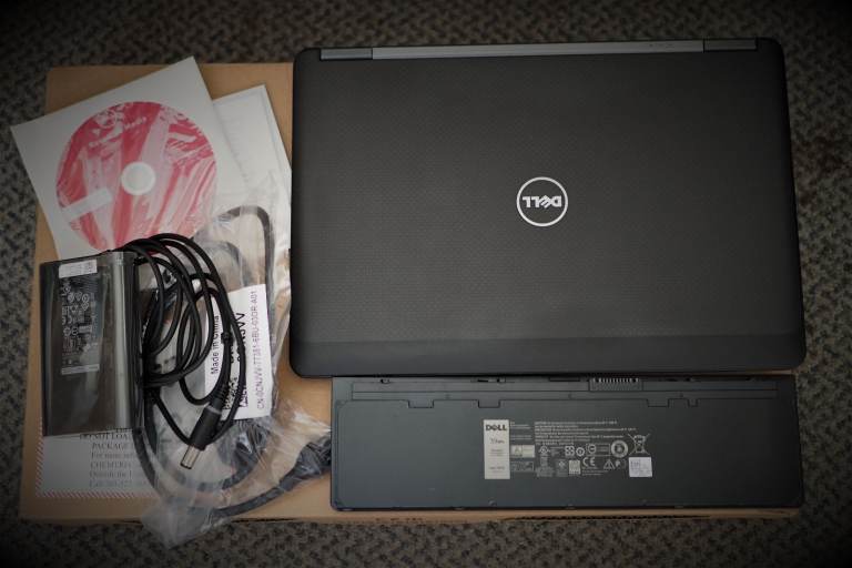 Dell Latitude E7250 Series i5300 256GB,16GB Win 10 VGC PSU & Spare Battery & !!Needs New Screen!!