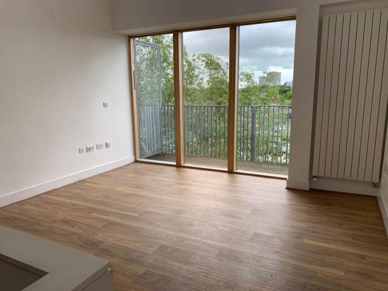 4 Bedroom house in central Coventry, canal views and balcony luxury living CV1
