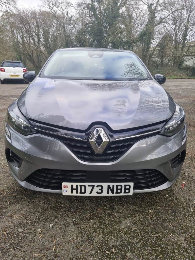 Renault cleo evolution tce 1 litre turbo , 21k 5 doors