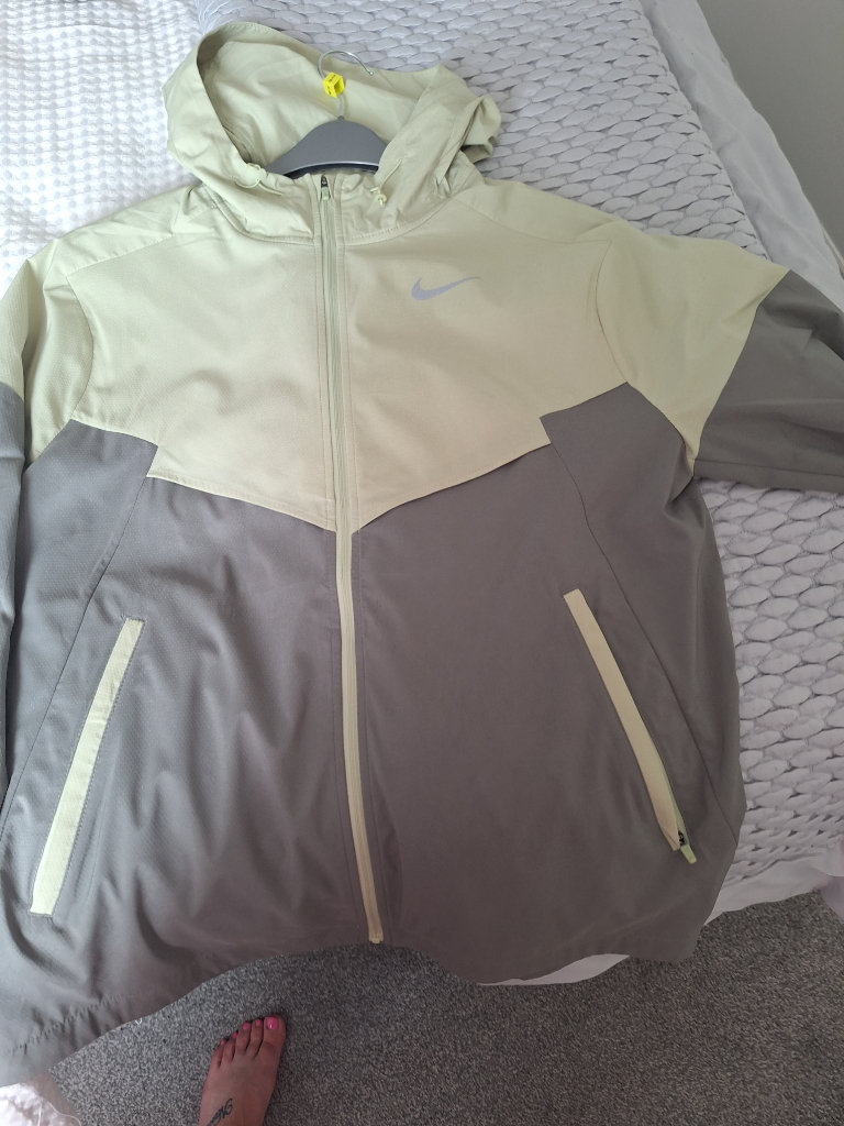 Small mens nike jacket 