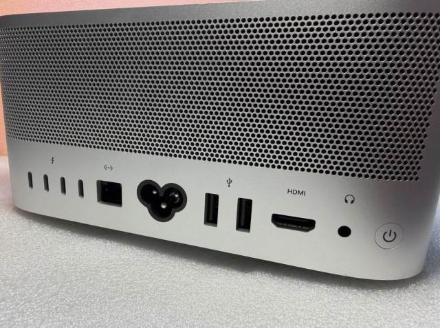 Apple M1 Ultra (2022) Mac Studio 20-Core CPU 48-Core GPU 64GB RAM