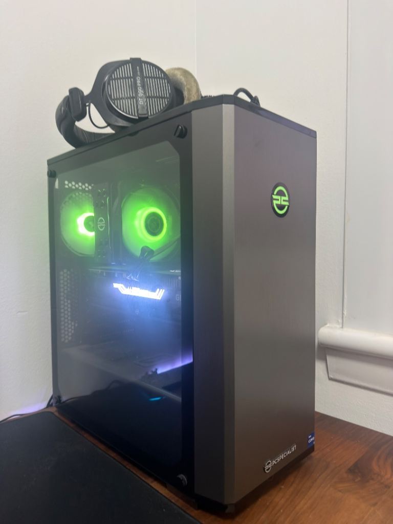 PC Specialist Gaming pc and 2 optional monitors 