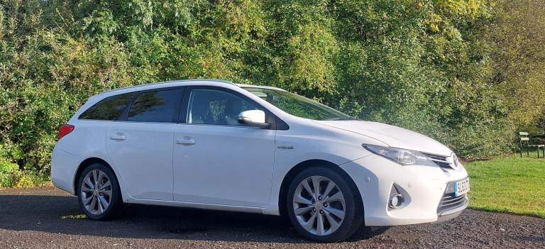 Toyota, AURIS, Estate, 2013, 1798 (cc), 5 doors Hybrid Automatic