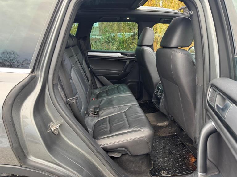 2016 Volkswagen Touareg 3.0 TDI V6 BlueMotion Tech R-Line Tiptronic 4WD Euro 6 (s/s) 5dr ESTATE D...