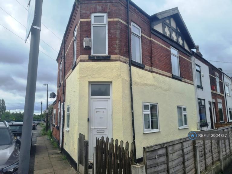1 bedroom flat in Swinton, Manchester, M27 (1 bed) (#2904737)