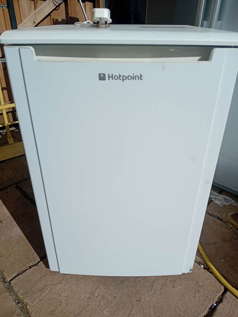 FREE DELIVERY SAME DAY Hotpoint underbench Fridge works perfectly £75