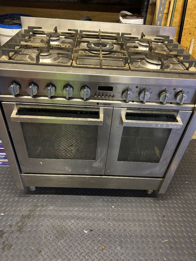 Free standing cooker
