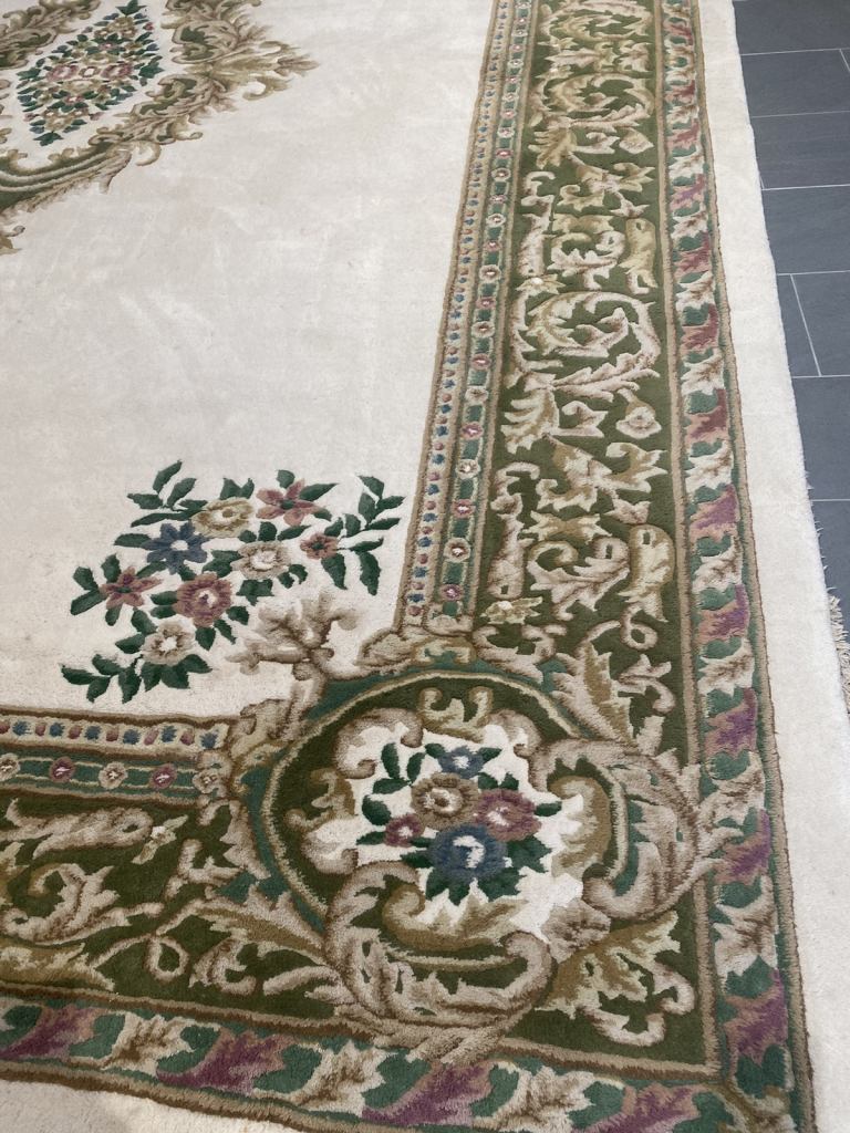 Massive hand made rug 370x550cm