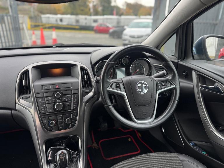 2011 Vauxhall Astra 1.6i 16V SE 5dr HATCHBACK Petrol Manual