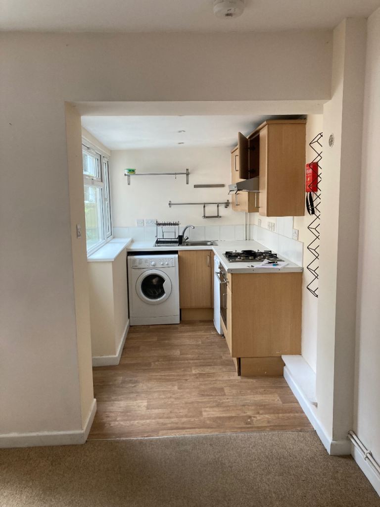 Redland, Lansdown Road just off Chandos Road One Bedroom flat with garden 