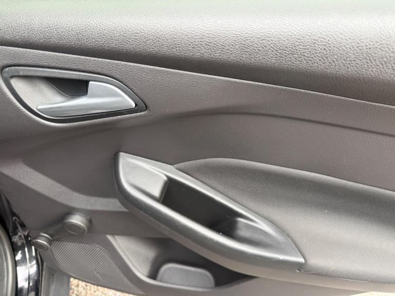 2015 Ford Focus 1.0 EcoBoost Zetec 5dr HATCHBACK PETROL Manual