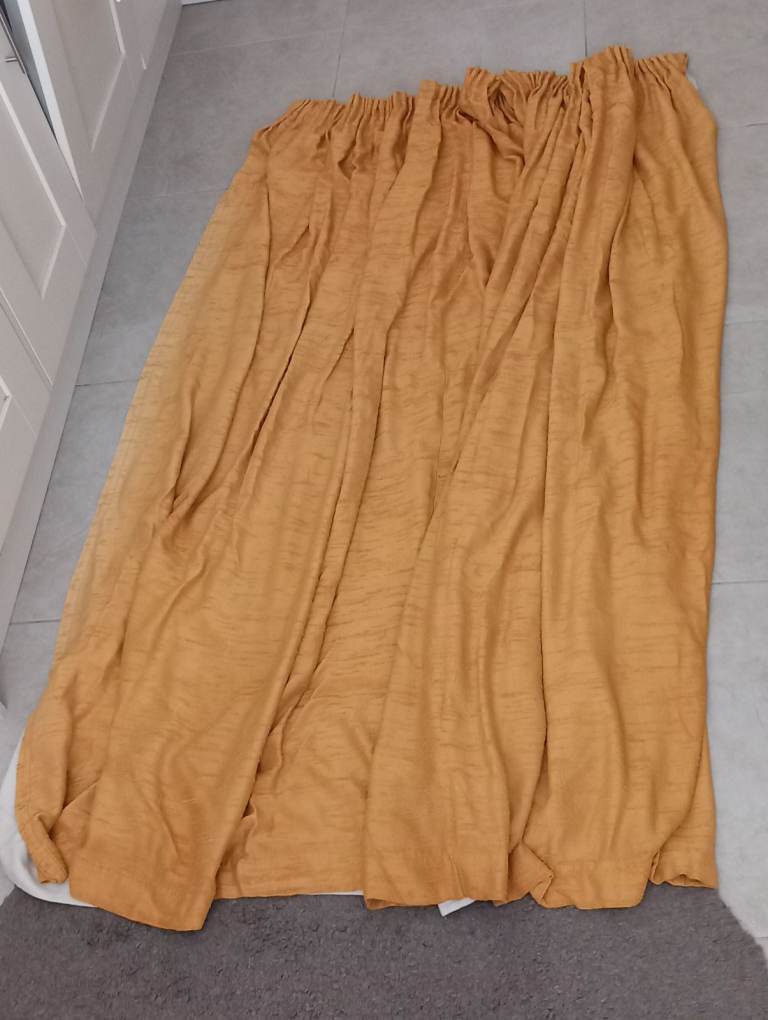 Gold-coloured Fabric Curtains with White Lining – Good Condition