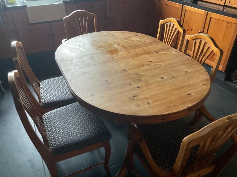 Dining table & chairs