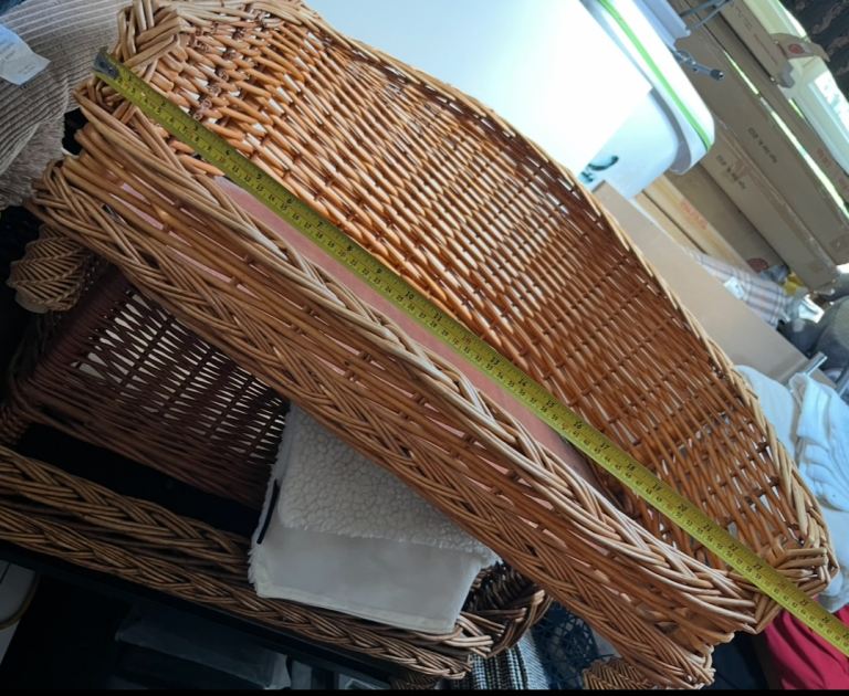 Wicker Pet Basket – Very Good Condition, Natural Brown