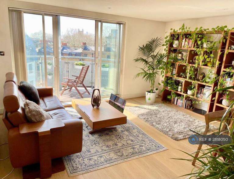 1 bedroom flat in Angel Southside, London, EC1V (1 bed) (#2818050)