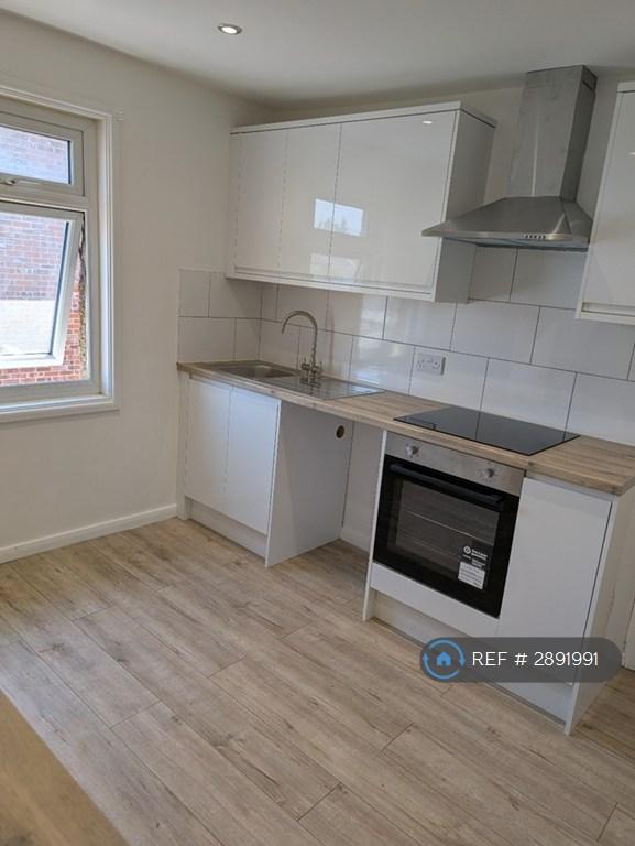 1 bedroom flat in Garland Road, Harwich, CO12 (1 bed) (#2891991)