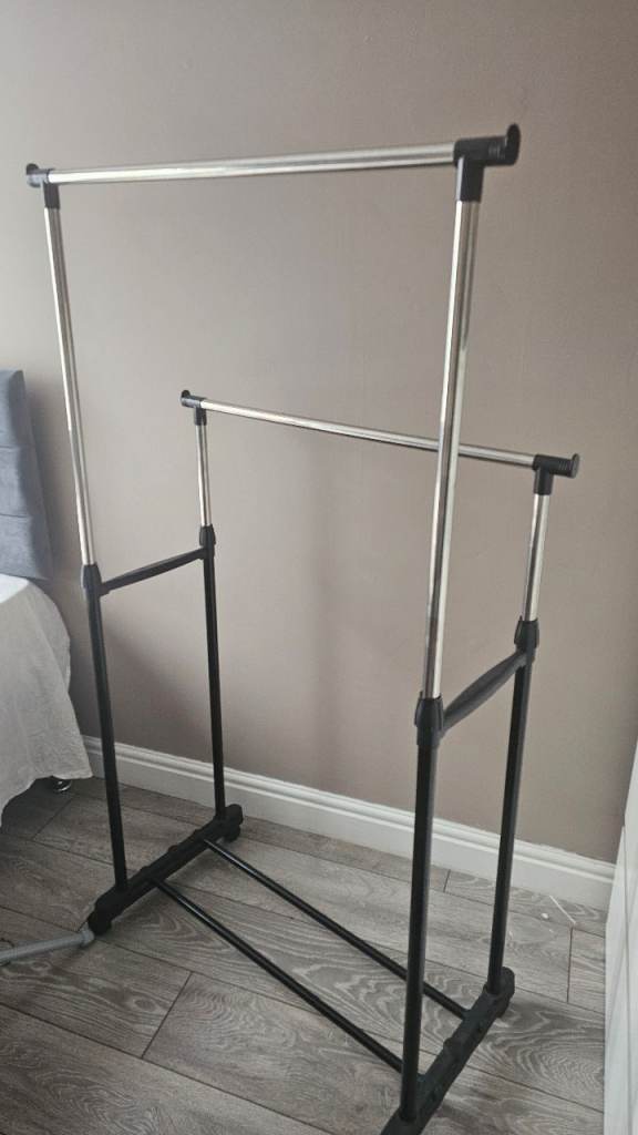 Adjustable Double Rail Clothes Rack – Good Condition